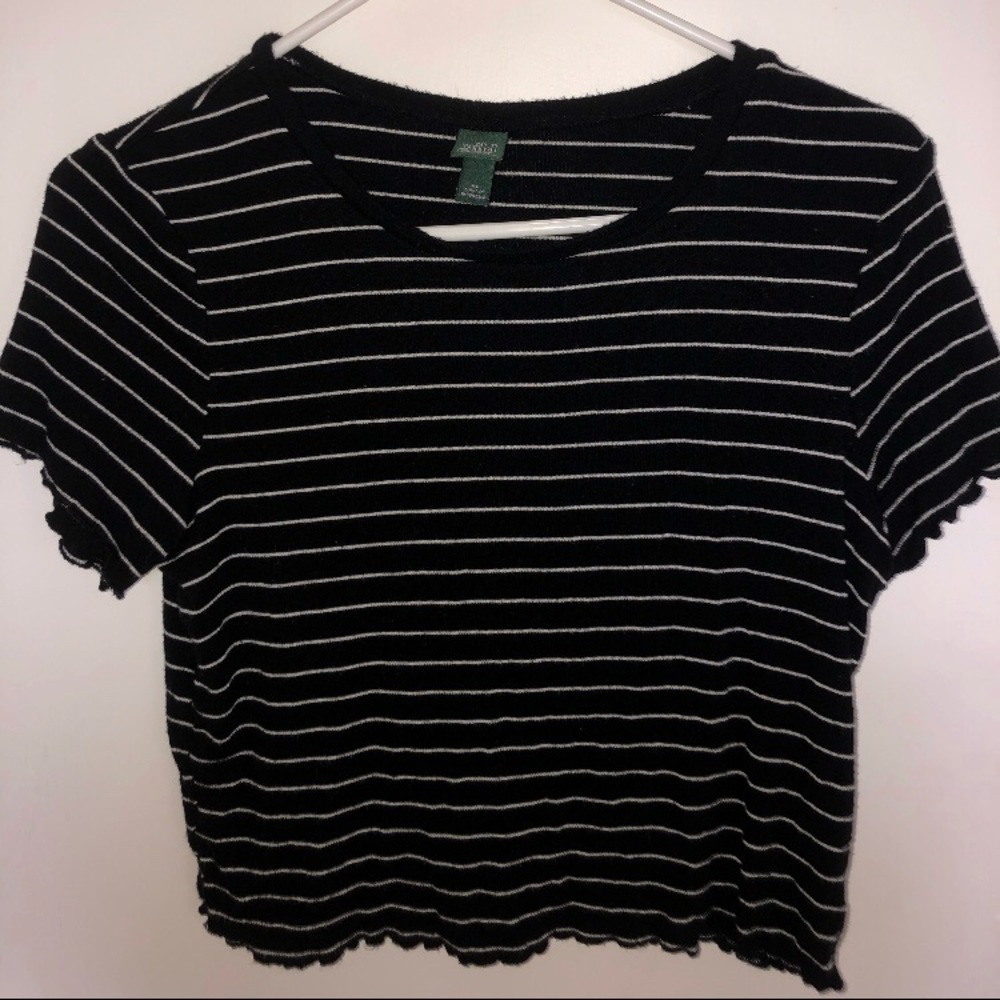 Women’s Lettuce Edged Tee Fits Like A Medium